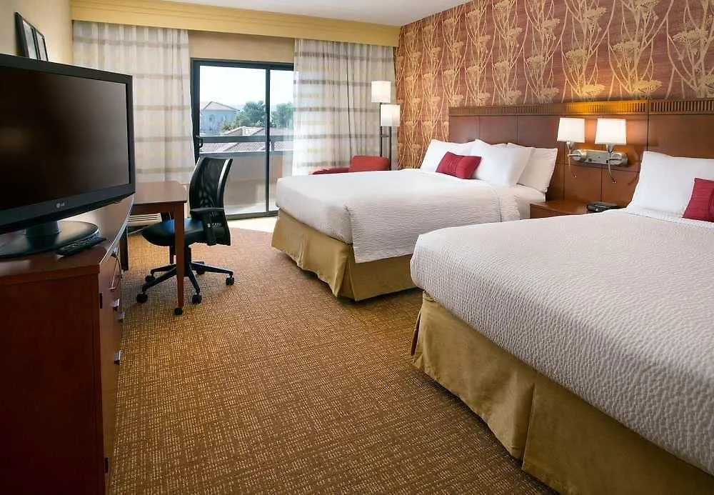 Courtyard By Marriott Phoenix Airport Hotel
