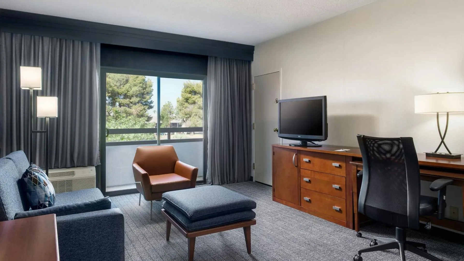 Courtyard By Marriott Phoenix Airport Hotel