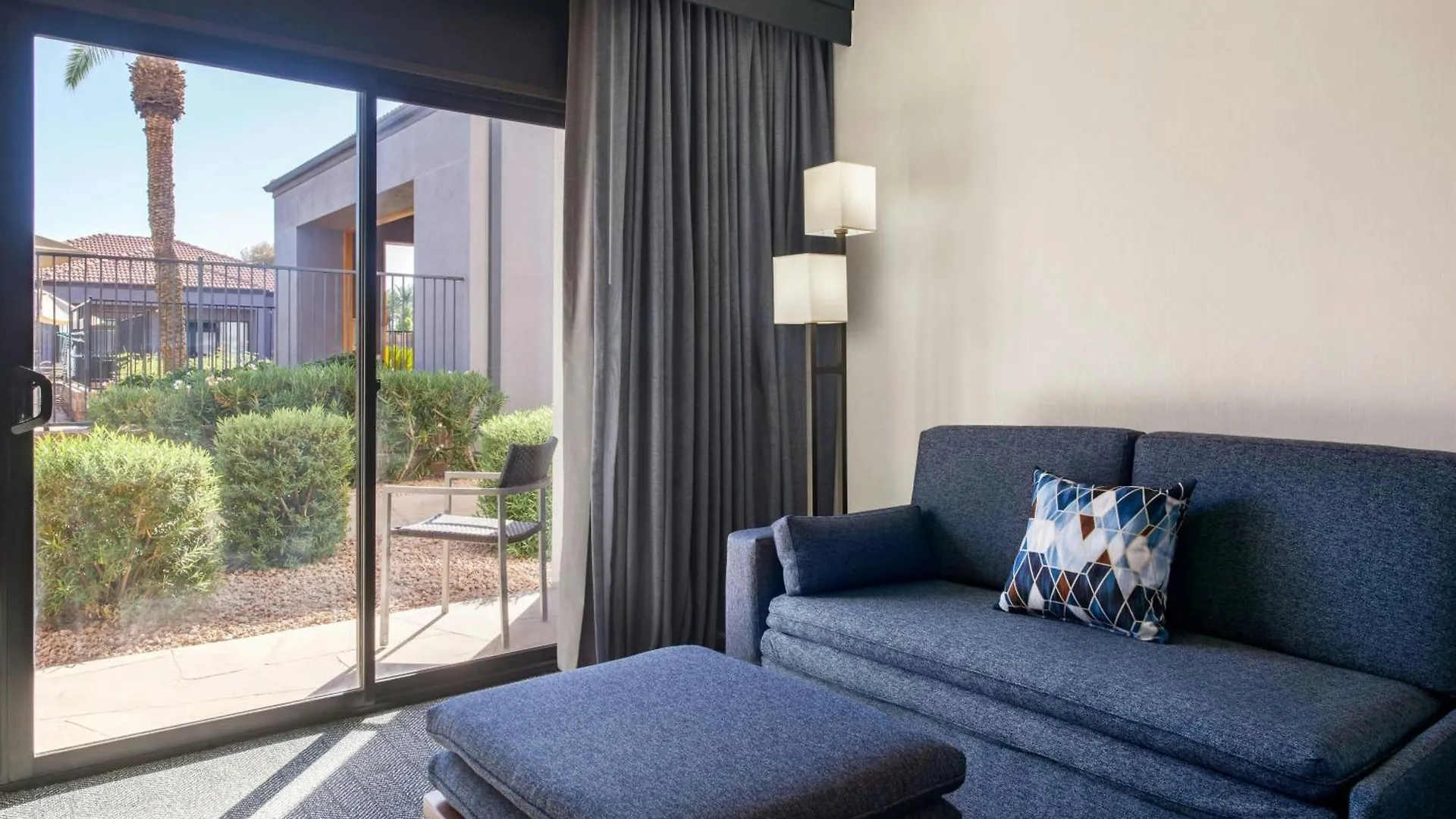 Courtyard By Marriott Phoenix Airport Hotel