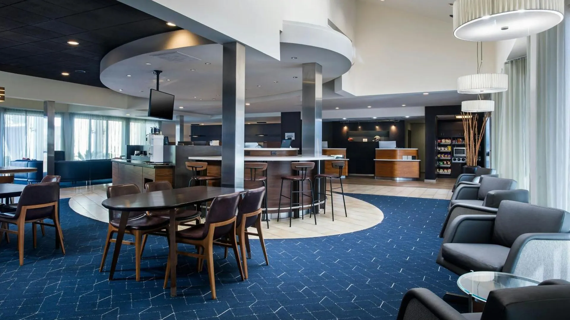 Courtyard By Marriott Phoenix Airport