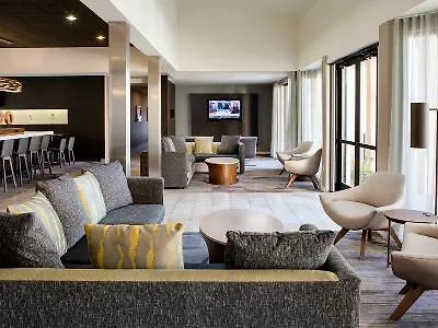 Courtyard By Marriott Phoenix Airport Hotel