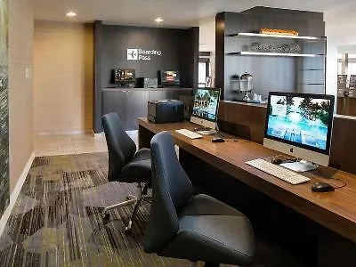 Courtyard By Marriott Phoenix Airport