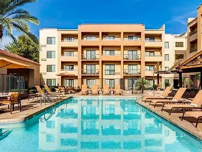 Courtyard By Marriott Phoenix Airport
